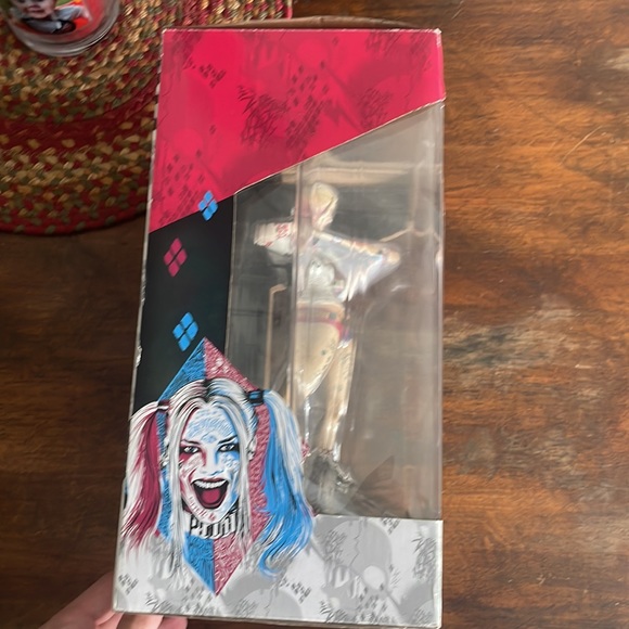 Harley Quinn statue - Picture 4 of 6